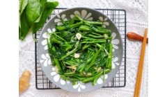 入夏多吃空心菜，清热解暑还能缓解夏季疲劳，做的翠绿不发黑