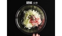 纳豆秋葵豚平烧，是简单又治愈的夏日小滋补！