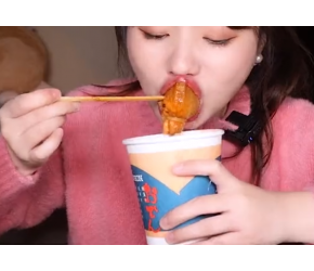 【美食测评】一家便利店入驻成都了，看看哪些好吃！