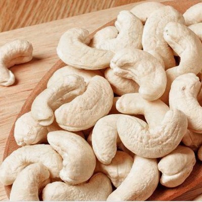 生腰果仁WW320 每日坚果原料 烘焙原料腰果仁 厂家直发