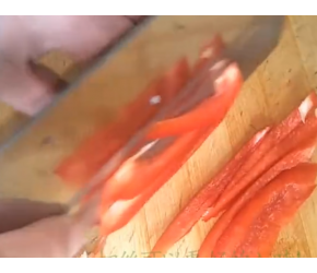 家常食谱之15分钟做出美味可口的红椒炒肉
