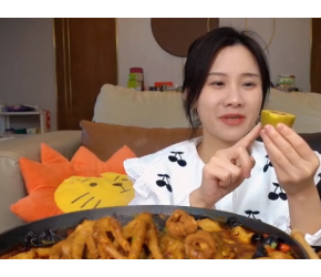 100元盲盒外卖，软糯黏糊的鸡爪芋儿一抿就化！吸汁又入味