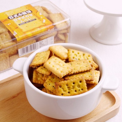 乐柏福日式小方饼盒装和风蔬菜咸蛋黄饼干休闲办公室零食新品168g图5