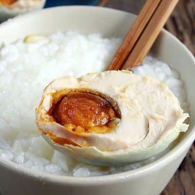 厂家批发亿家爱牌即食熟咸蛋农家散养起沙流油大号蛋80g20枚图2
