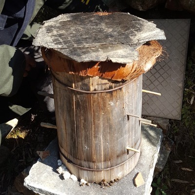 蜂产品厂家蜂蜜批发巢蜜农家土特产蜜糖土蜂蜜500g原生蜂巢蜜图3