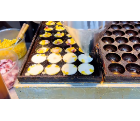 挑战逛夜市吃美食，并且还要花光100元，最后她们能成功吗？