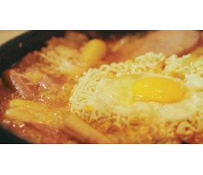 【芝士年糕火锅】泡面放火锅里才最好吃