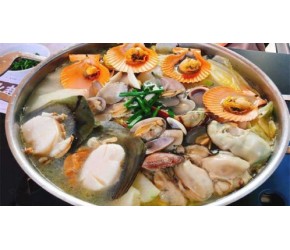 这样美味的海鲜火锅，吃的是满满的满足感，滋补暖身冬天离不开它