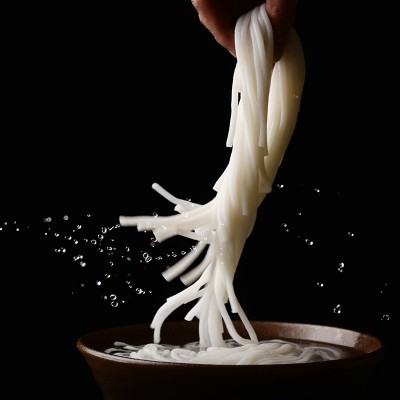 厂家批发鲜湿米粉米线冲泡即食袋装桂林米粉干捞卤菜粉香辣牛肉粉图3