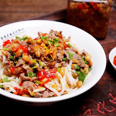 二子米粉蒜香牛肉酱风味桂林米粉方便速食即食冲泡囤粮推荐