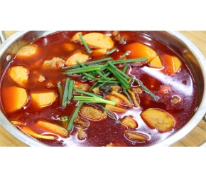 川菜师傅这样做芋儿鸡火锅，吃起来麻辣鲜香，方法实用特别接地气