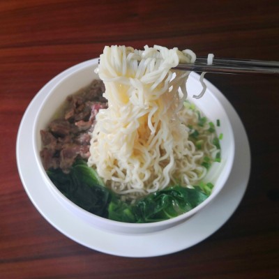快餐爽滑易煮玉米味面红烧牛肉汤面炒面劲道图2