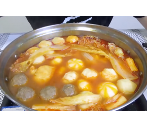 自制“番茄丸子火锅”简单又美味，比自热火锅好吃多了