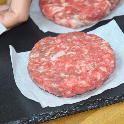手拍牛肉饼肉含量70%左右牛肉饼油炸半成品牛肉饼汉堡烘焙牛肉饼图4