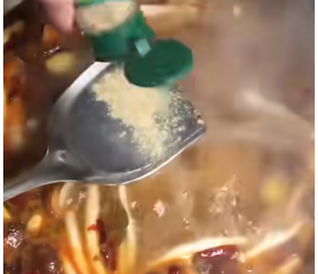 火锅底料不用买，简易火锅底料的做法，两口子抢着吃