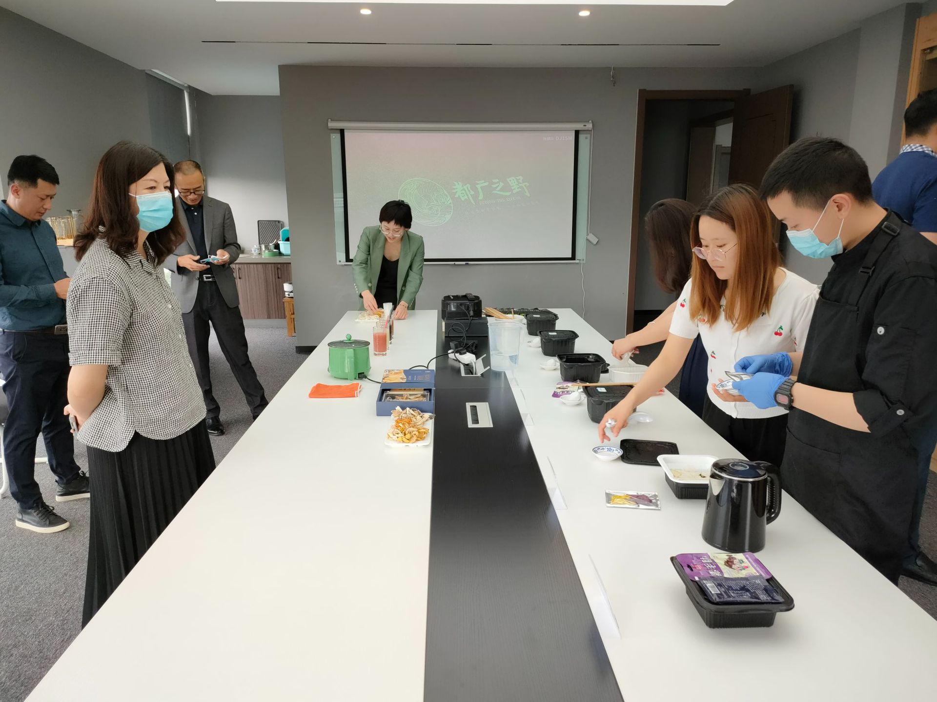 新品品鉴会1.jpg