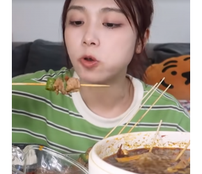 火锅涮串，牛肉螺蛳粉配上各种肉串！