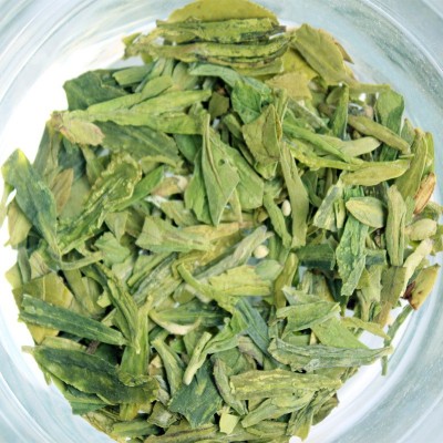 批发2023新茶叶春茶西湖绿茶散装明前龙井茶片粗茶片王碎茶心500g图3