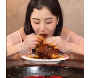 重庆火锅冒肘子,来重庆吃火锅就必须吃爆辣才够味