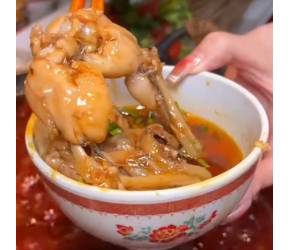 重庆的火锅有多卷，从甜品到串串再到火锅小吃，感觉一个店里吃到了环球美味