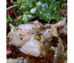 江湖菜“水煮牛蛙”！鲜嫩无比，开胃解馋！神爽！
