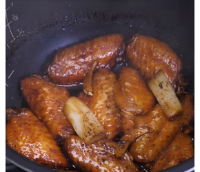 这才是可乐鸡翅最简单的做法，肉质超嫩，味道鲜美，一分钟学会
