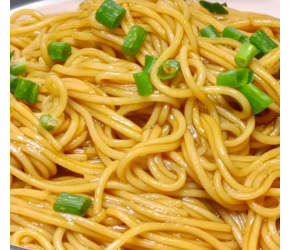 面条别再直接煮着吃，学会这样做天天吃都不腻，每次一大盘不够吃