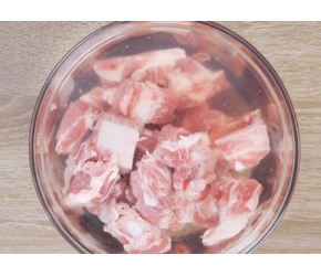 《日日煮》进补必备食谱：芋头蒸排骨