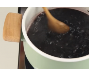 《《宝宝餐餐见》》两碗黑米做的营养好食谱
