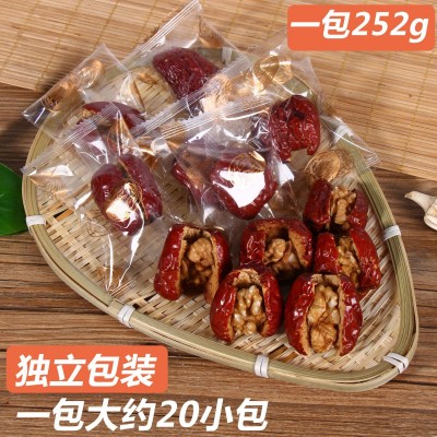 枣夹核桃批发252g袋装新疆和田大枣红枣灰枣休闲零食红枣夹核桃仁图2
