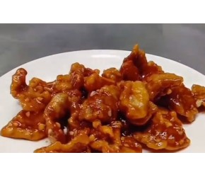 京酱肉丝：味道鲜美，口感嫩滑，一道经典菜肴