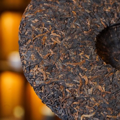陈年冰岛贡茶357g昆明干仓茶普洱熟茶金芽贡饼云南七子饼大叶种古图3