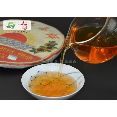 【杜丘】老同志 普洱茶 红太阳 2010年 海湾茶业 357g图2