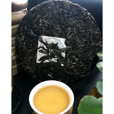 批发云南老曼峨普洱生饼 357克生茶 2018年普洱散茶 糯香茶图2