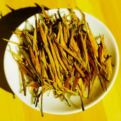 云南滇红茶 2023年 理条大树金针 凤庆滇红茶金芽 全单芽直条图2
