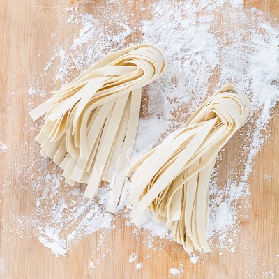 批发食尚烩半干鲜面刀削面鲜面条速食半干家庭装新鲜湿拉面面条图4