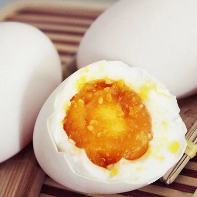 大咸鹅蛋熟的不太咸流油农家狮头鹅新鲜土鹅蛋传统腌制流油速卖通图4