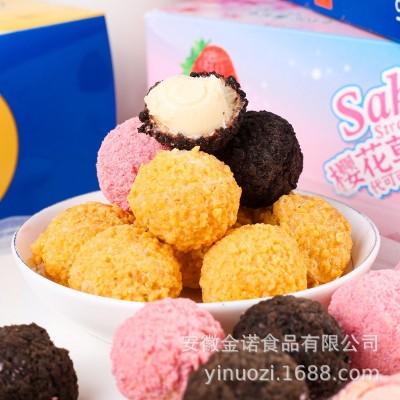 伊诺滋爆浆曲奇小丸子草莓味牛奶味巧克力夹心球网红零食厂家批发图4