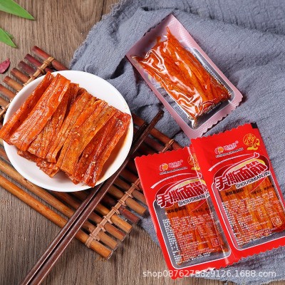 辣条大量批发手撕面筋素食儿时小面筋湖南麻辣休闲小零食厂家包邮图3
