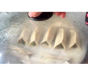 锅贴学会这样做，比饺子好吃，教你懒人做法，制作简单，也很快速