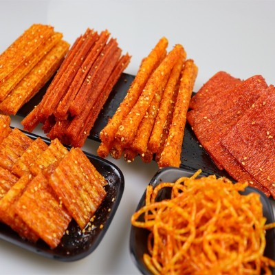 湖南辣条大包批货125g面筋辣片辣条批发麻辣零食批發零食辣条图1
