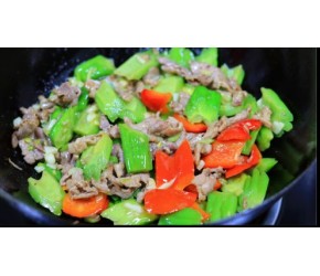 夏至超适合吃苦瓜炒肉片，甘苦清热，肉香四溢