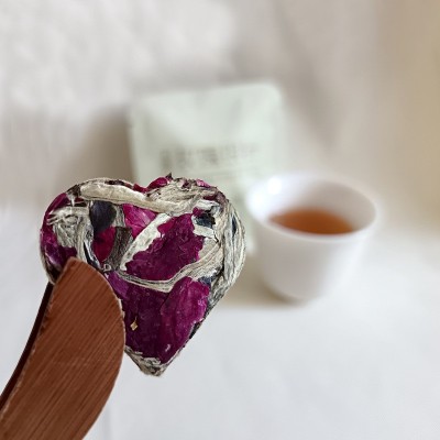 花茶包 玫瑰银针 白毫银针 爱心形状 5克/片 小茶饼 茶叶批发图2