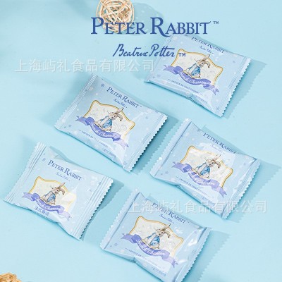 比得兔猫舌曲奇白巧克力夹心饼干草莓味点心休闲零食独立小包装