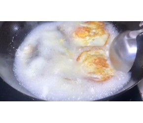 这才是鲫鱼汤好喝的做法，阿光教你步骤，汤鲜奶白无腥味，真好喝
